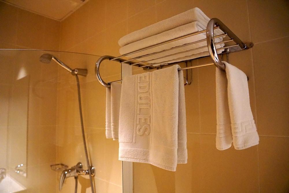 Motel Los Abedules Oviedo Dış mekan fotoğraf