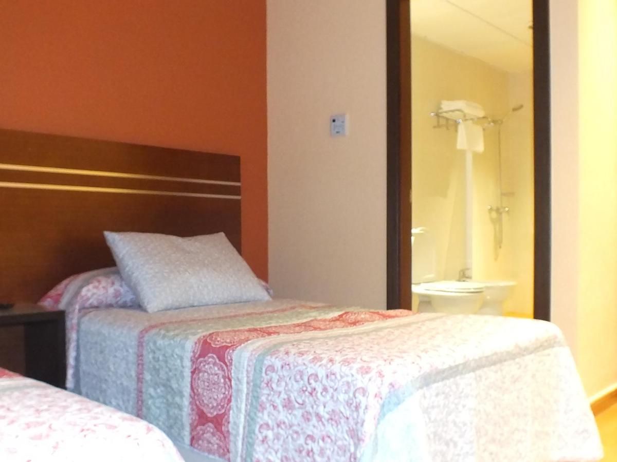 Motel Los Abedules Oviedo Dış mekan fotoğraf