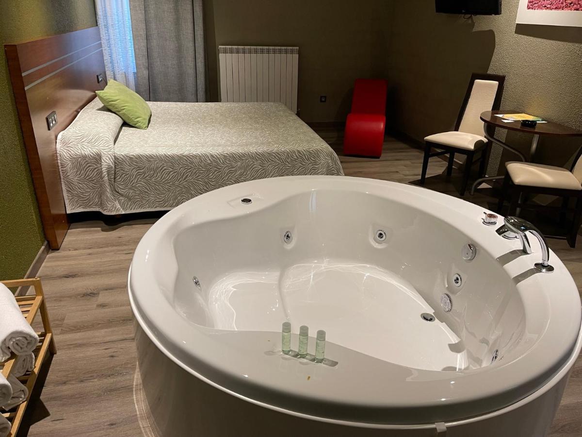 Motel Los Abedules Oviedo Dış mekan fotoğraf