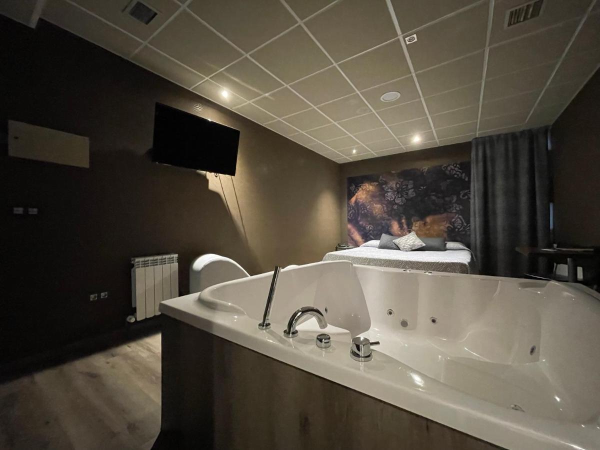 Motel Los Abedules Oviedo Dış mekan fotoğraf