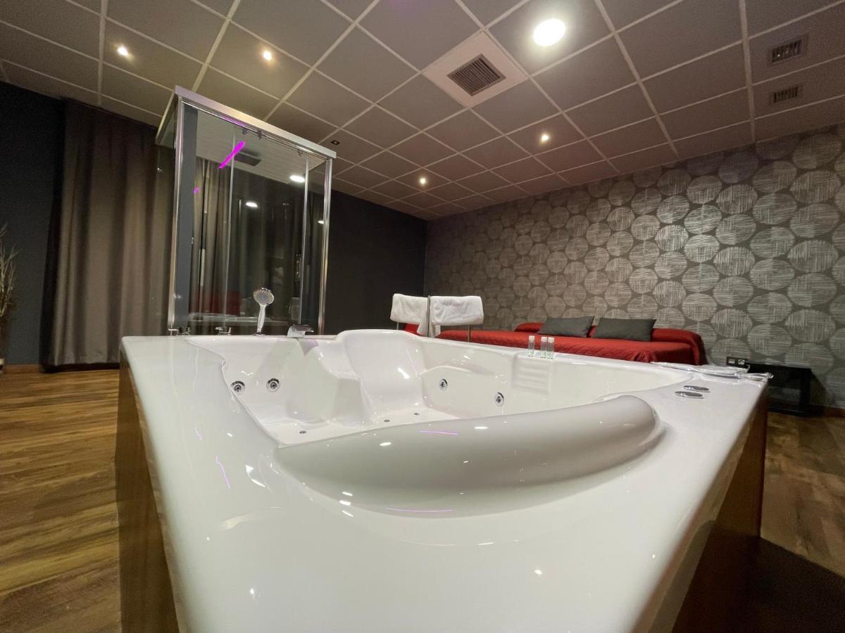 Motel Los Abedules Oviedo Dış mekan fotoğraf