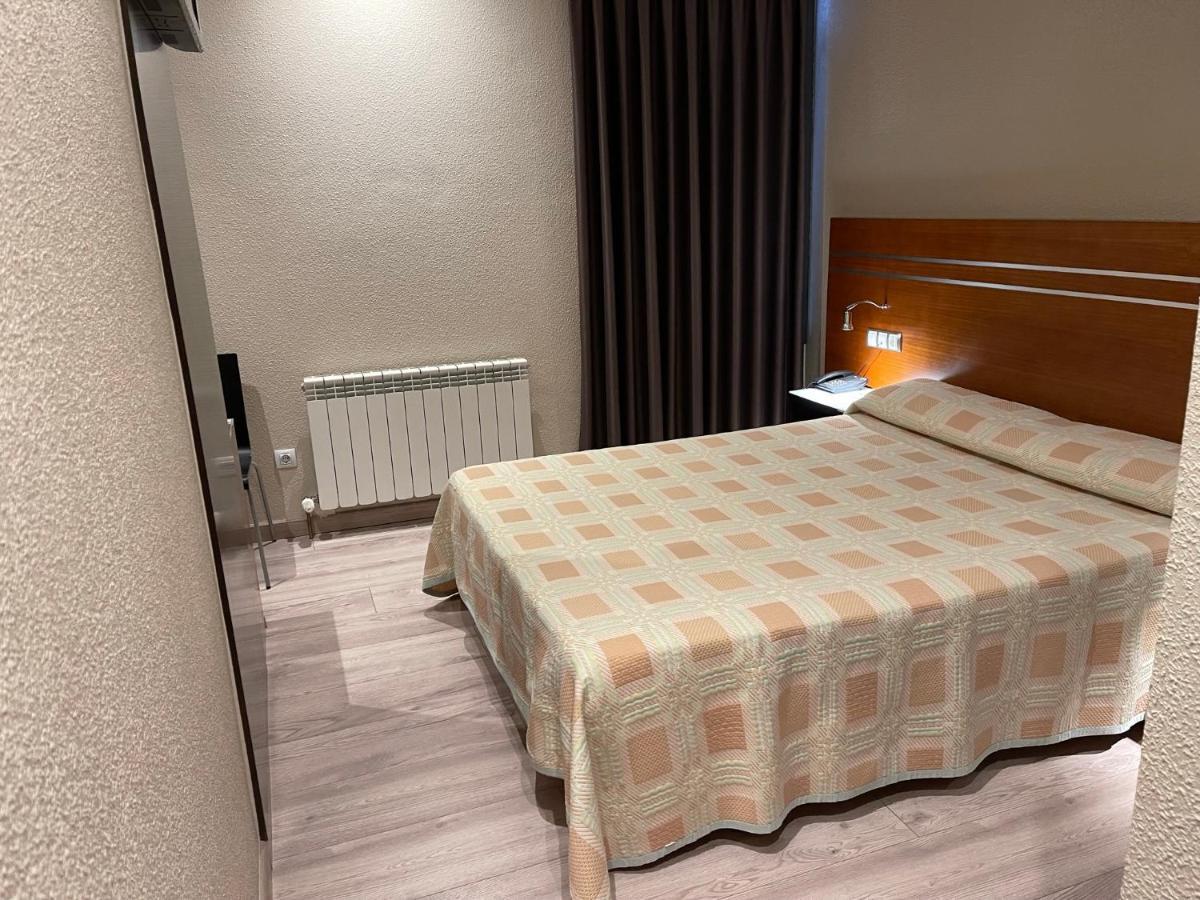 Motel Los Abedules Oviedo Dış mekan fotoğraf