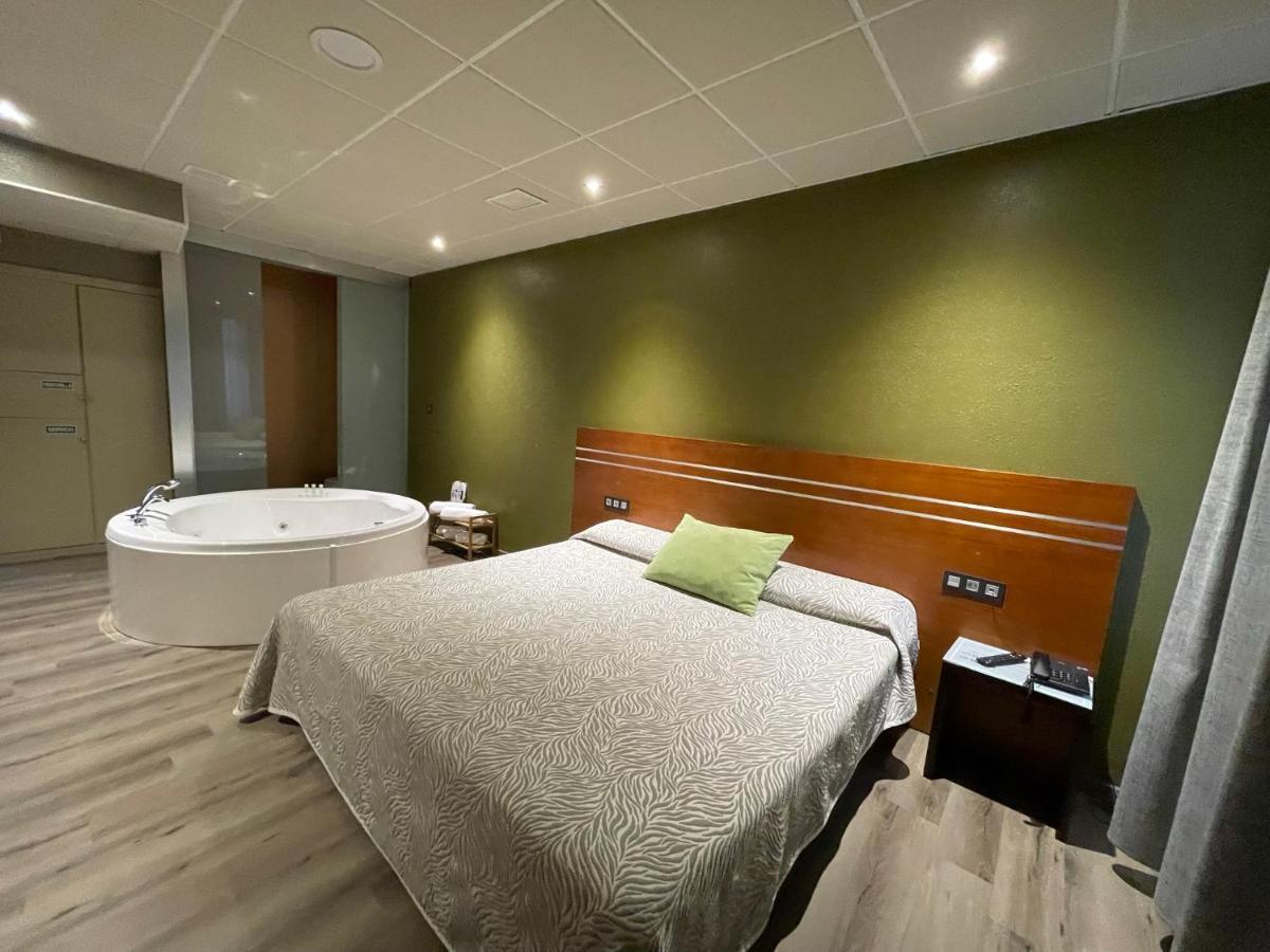 Motel Los Abedules Oviedo Dış mekan fotoğraf