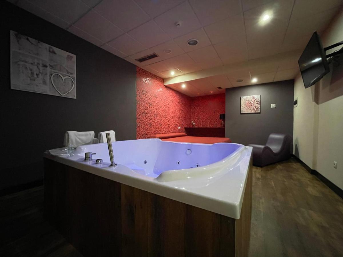 Motel Los Abedules Oviedo Dış mekan fotoğraf