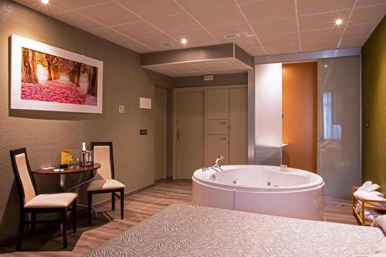 Motel Los Abedules Oviedo Dış mekan fotoğraf