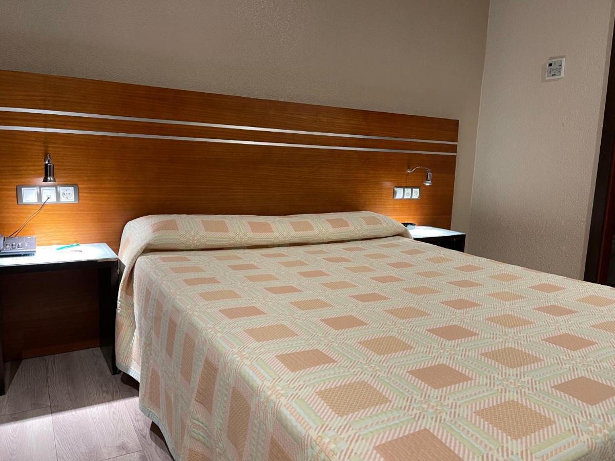 Motel Los Abedules Oviedo Dış mekan fotoğraf