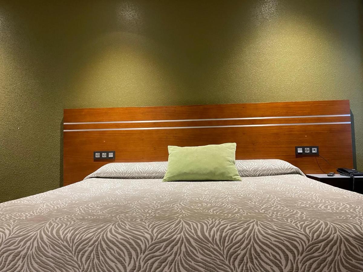 Motel Los Abedules Oviedo Dış mekan fotoğraf