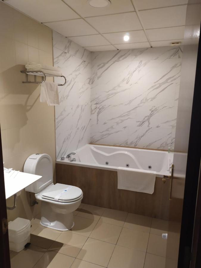 Motel Los Abedules Oviedo Dış mekan fotoğraf