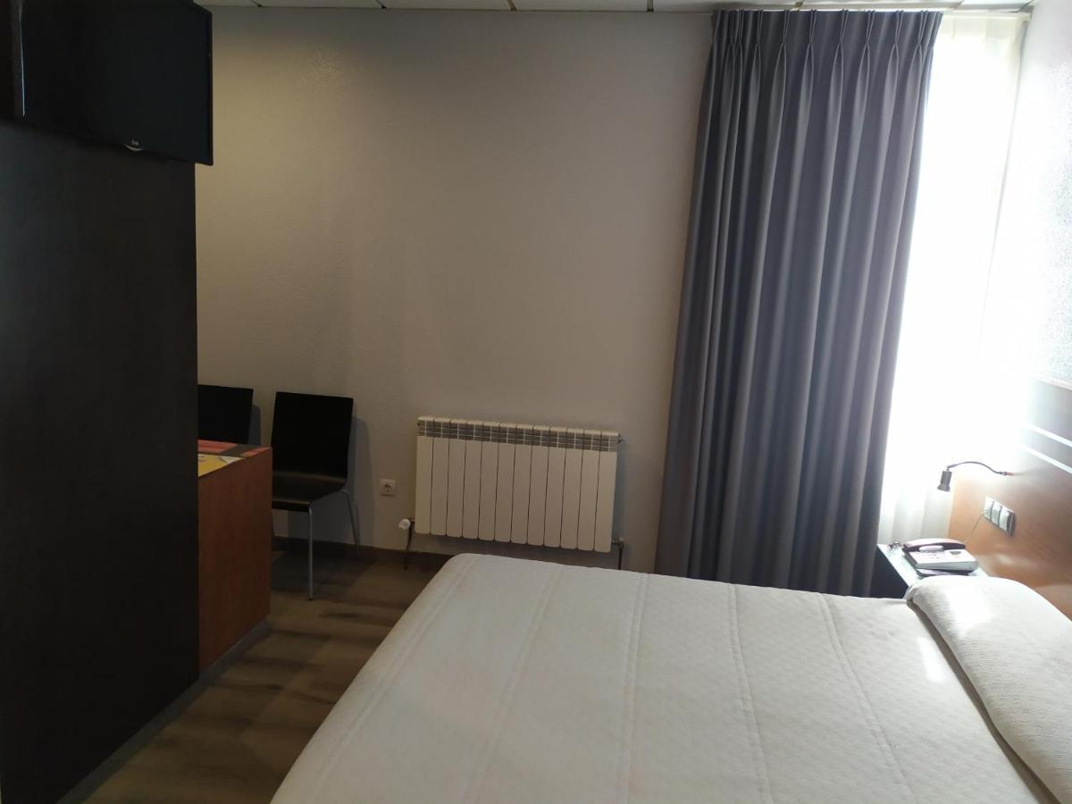Motel Los Abedules Oviedo Dış mekan fotoğraf