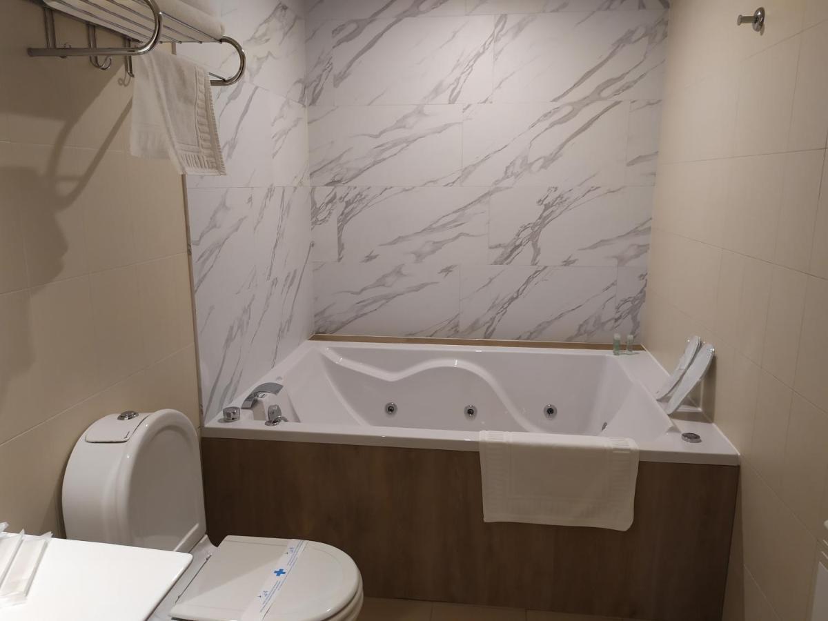 Motel Los Abedules Oviedo Dış mekan fotoğraf