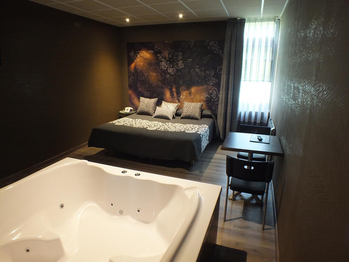Motel Los Abedules Oviedo Dış mekan fotoğraf