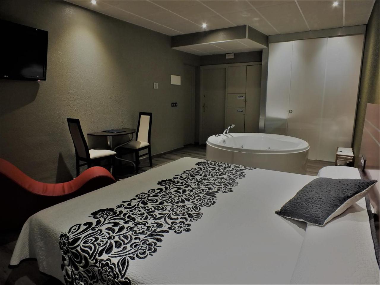 Motel Los Abedules Oviedo Dış mekan fotoğraf