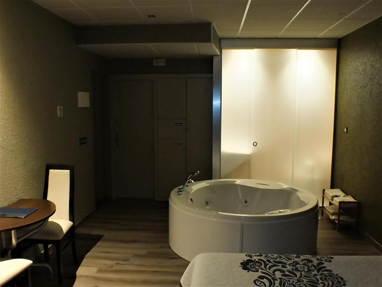 Motel Los Abedules Oviedo Dış mekan fotoğraf