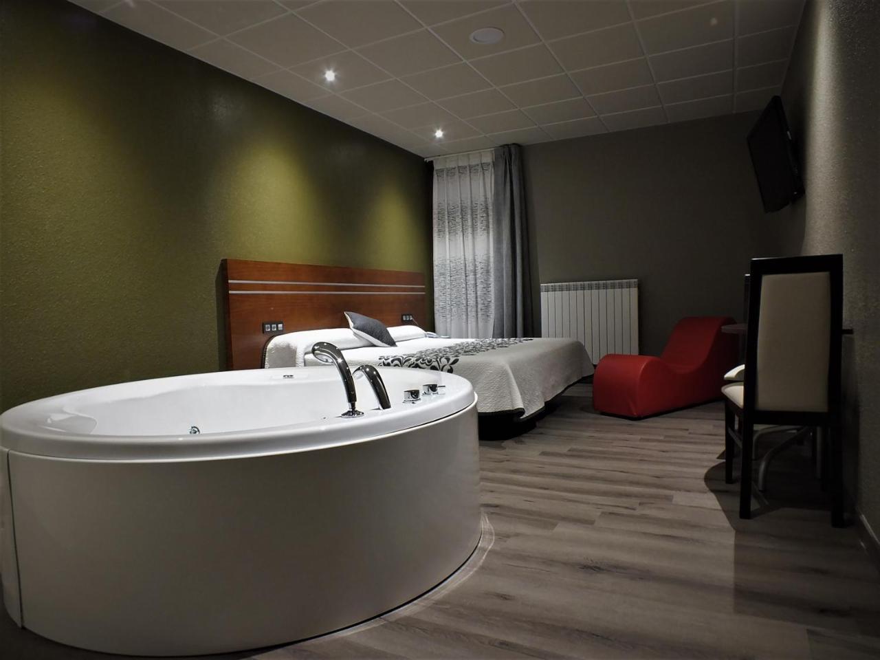 Motel Los Abedules Oviedo Dış mekan fotoğraf